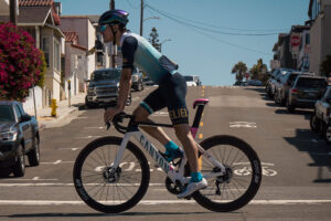 Serious road bike with VSEAT® saddle in motion on city street